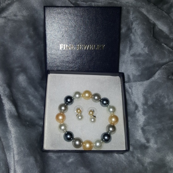 Gifted Jewelry - Multi colored pearl set